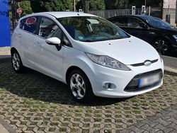 Weiß Gebraucht 2009 Ford Fiesta Ghia Kleinwagen | 2.990 € (Fairer Preis)