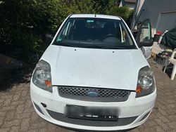 Weiß Gebraucht 2011 Ford Fiesta Kleinwagen | 1.250 € (Superpreis)