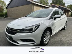 Weiß Gebraucht 2018 Opel Astra Edition Limousine | 8.199 € (Guter Preis)
