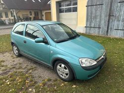 Grün Gebraucht 2002 Opel Corsa Kleinwagen | 1.250 € (Fairer Preis)