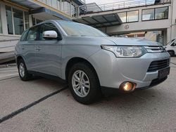 Silber Gebraucht 2015 Mitsubishi Outlander SUV | 5.990 €
