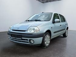 Grün Gebraucht 2001 Renault Clio II Basis Limousine | 3.290 € (Fairer Preis)