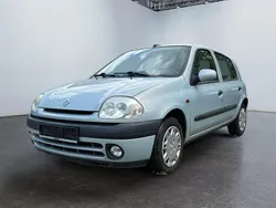 Grün Gebraucht 2001 Renault Clio II Basis Limousine | 3.550 € (Etwas zu teuer)