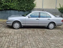 Silber Gebraucht 1998 Mercedes E280 Limousine | 8.500 € (Teuer)