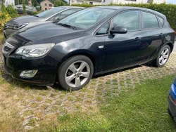 Schwarz Gebraucht 2012 Opel Astra Edition Limousine | 4.200 € (Guter Preis)