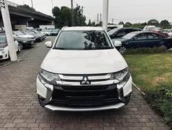 Weiß Gebraucht 2016 Mitsubishi Outlander SUV | 11.900 € (Fairer Preis)