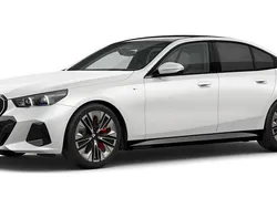Weiß Gebraucht 2025 BMW 540 Comfort Edition Limousine | 70.992 € (Fairer Preis)
