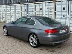 Grau Gebraucht 2007 BMW 330 Coupé | 8.650 € (Superpreis)