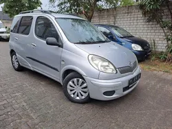 Silber Gebraucht 2003 Toyota Yaris Verso Van / Kleinbus | 1.900 € (Fairer Preis)