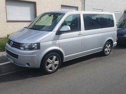 Silber Gebraucht 2011 VW Caravelle Comfortline Van / Kleinbus | 16.900 €