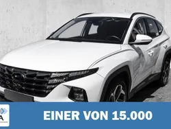 Weiß Gebraucht 2021 Hyundai Tucson Basis SUV | 31.780 € (Etwas zu teuer)