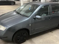 Blau Gebraucht 2004 Skoda Fabia Kleinwagen | 2.000 € (Etwas zu teuer)