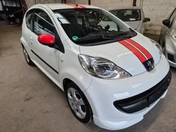 Weiß Gebraucht 2009 Peugeot 107 Kleinwagen | 2.799 €