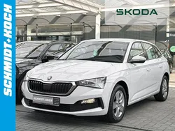 Moonweiß perleffekt Gebraucht 2023 Skoda Scala Cool Plus Kleinwagen | 17.590 € (Fairer Preis)