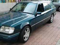 Grün Gebraucht 1995 Mercedes E280 Kombi | 5.900 €