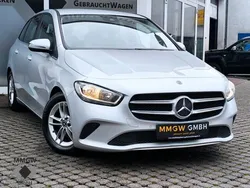 Silber Gebraucht 2020 Mercedes B180 Style Van / Kleinbus | 21.990 € (Etwas zu teuer)