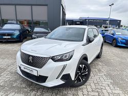 Weiß Gebraucht 2023 Peugeot e-2008 Allure SUV | 21.990 € (Fairer Preis)