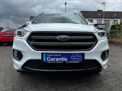 Weiß Gebraucht 2017 Ford Kuga ST-Line SUV | 14.400 € (Fairer Preis)