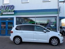 Weiß Gebraucht 2023 VW Touran Comfortline Van / Kleinbus | 28.290 € (Fairer Preis)