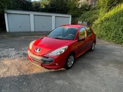 Rot Gebraucht 2010 Peugeot 206+ Kleinwagen | 3.400 €