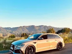 Grau Gebraucht 2015 Audi RS6 Sport Kombi | 64.000 €