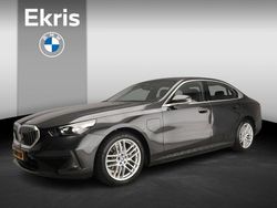 Grau Gebraucht 2024 BMW 530e Sport Line Limousine | 52.900 €