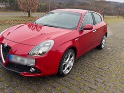 Rot Gebraucht 2018 Alfa Romeo Giulietta Kleinwagen | 16.300 € (Etwas zu teuer)