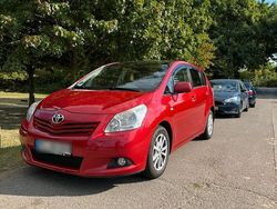 Rot Gebraucht 2011 Toyota Verso Van / Kleinbus | 6.499 €