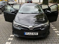 Schwarz Gebraucht 2016 Toyota Auris Limousine | 8.800 € (Guter Preis)