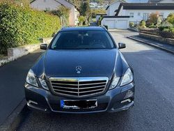 Grau Gebraucht 2010 Mercedes E200 Avantgarde Kombi | 9.799 € (Fairer Preis)