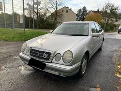 Silber Gebraucht 1997 Mercedes E230 Limousine | 1.999 € (Superpreis)