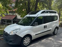 Weiß Gebraucht 2016 Opel Combo Van / Kleinbus | 6.800 €