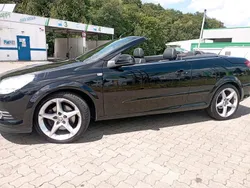 Schwarz Gebraucht 2010 Opel Astra Cabriolet Cabrio | 4.200 €