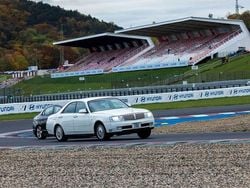 Weiß Gebraucht 2001 Nissan Cedric Limousine | 8.000 €