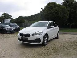 Weiß Gebraucht 2018 BMW 216 Active Tourer Advantage Van / Kleinbus | 7.600 € (Fairer Preis)
