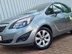 Grau Gebraucht 2012 Opel Meriva Van / Kleinbus | 5.800 € (Guter Preis)