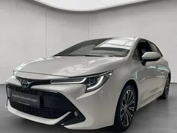 Weiß Gebraucht 2022 Toyota Corolla Team Limousine | 20.950 € (Guter Preis)