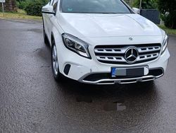 Weiß Gebraucht 2019 Mercedes GLA180 Urban SUV | 24.000 € (Teuer)