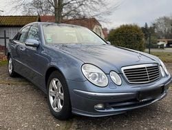 Blau Gebraucht 2005 Mercedes E220 Avantgarde Limousine | 4.990 € (Fairer Preis)
