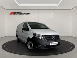 Weiß Gebraucht 2023 Mercedes Vito Van / Kleinbus | 30.999 € (Guter Preis)