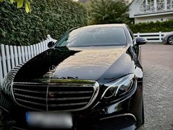 Schwarz Gebraucht 2016 Mercedes E220 Exclusive Limousine | 26.800 €