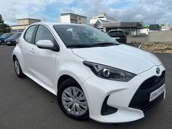 Weiß Gebraucht 2022 Toyota Yaris Hybrid Limousine | 17.990 € (Guter Preis)