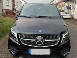 Schwarz Gebraucht 2023 Mercedes V300 Van / Kleinbus | 69.000 €