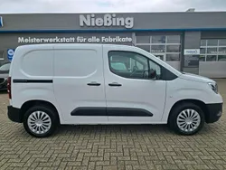 Weiß Gebraucht 2024 Opel Combo Van / Kleinbus | 17.980 € (Guter Preis)
