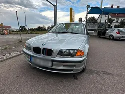 Grau Gebraucht 2001 BMW 318 Limousine | 2.500 €