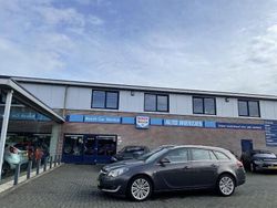 Grau Gebraucht 2014 Opel Insignia Business Kombi | 3.950 € (Teuer)