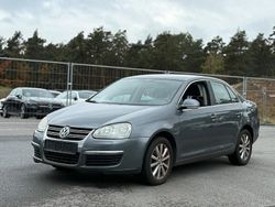 Grau Gebraucht 2008 VW Jetta Limousine | 1.599 € (Superpreis)