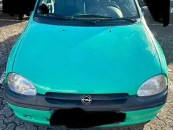 Grün Gebraucht 1996 Opel Corsa Swing Limousine | 2.100 € (Etwas zu teuer)