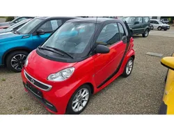 Rot / schwarz Gebraucht 2012 Smart ForTwo Coupé Coupé | 5.100 € (Etwas zu teuer)