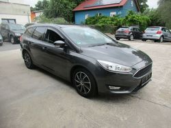Grau Gebraucht 2017 Ford Focus Business Edition Limousine | 9.790 € (Fairer Preis)